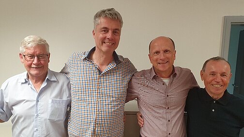 Gruppenfoto mit 4 Personen